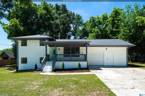 607 Fairlawn Cir, Hueytown, AL 35023