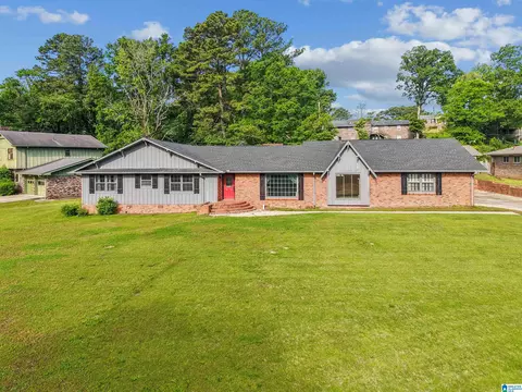 732 Milgray Ln, Bessemer, AL 35022