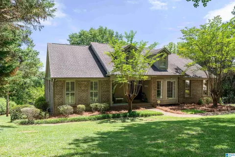 2913 N Woodridge Rd, Mountain Brook, AL 35223