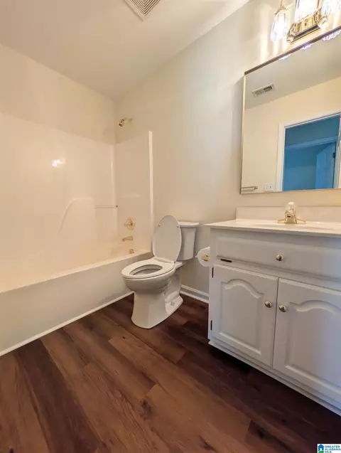 Bath - 240 Leaf Ln, Alabaster, AL 35007 photo 2 of 2