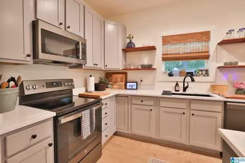 Kitchen - 885 Lock 4 Rd, Riverside, AL 35135 photo 5 of 5