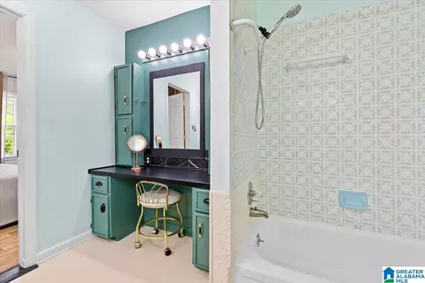 Bath - 973 Pine Hill Rd, Birmingham, AL 35235 photo 2 of 3