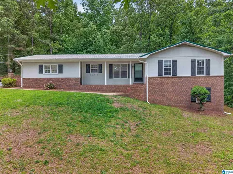 1301 Hillcrest Dr, Weaver, AL 36277