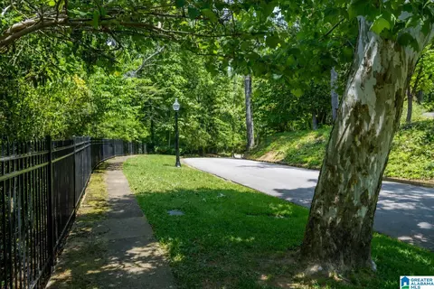 33 Sunset Dr, Anniston, AL 36207