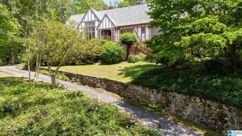 33 Sunset Dr, Anniston, AL 36207