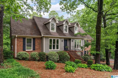 6151 Valley Station Dr, Pelham, AL 35124