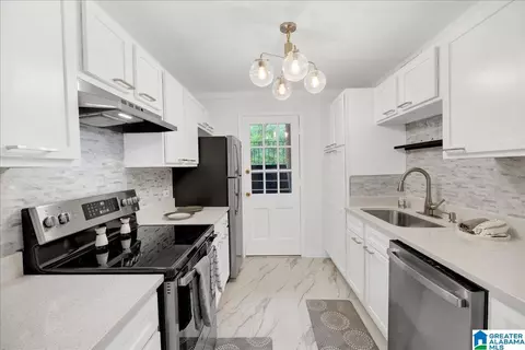 2097 Montreat Cir #2097, Vestavia Hills, AL 35216