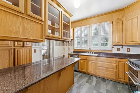 Kitchen - 400 3rd St, Oneonta, AL 35121 photo 3 of 5