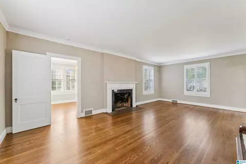 Living - 400 3rd St, Oneonta, AL 35121 photo 2 of 6