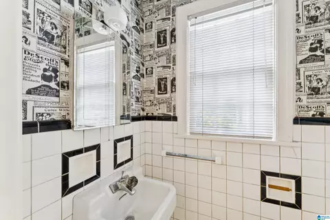 Bath - 400 3rd St, Oneonta, AL 35121 photo 5 of 5