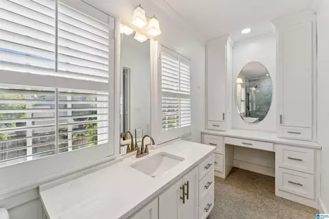 Bath - 400 3rd St, Oneonta, AL 35121 photo 2 of 5