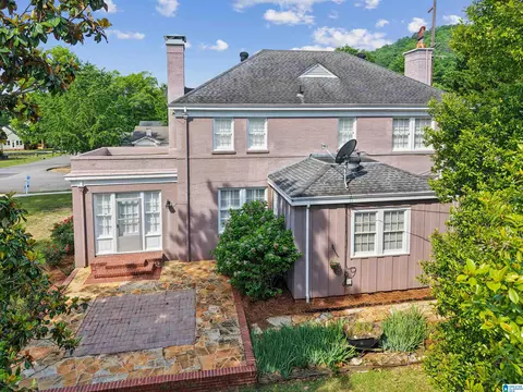 Exterior - 400 3rd St, Oneonta, AL 35121 photo 7 of 8