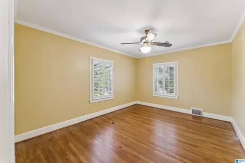 Bedroom - 400 3rd St, Oneonta, AL 35121 photo 7 of 10