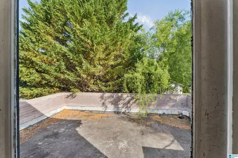 Exterior - 400 3rd St, Oneonta, AL 35121 photo 2 of 8