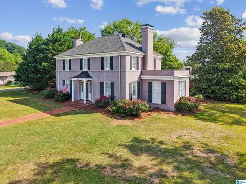 Exterior - 400 3rd St, Oneonta, AL 35121 photo 3 of 8