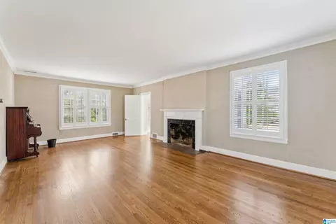 Living - 400 3rd St, Oneonta, AL 35121 photo 4 of 6