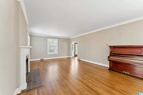 Living - 400 3rd St, Oneonta, AL 35121 photo 5 of 6