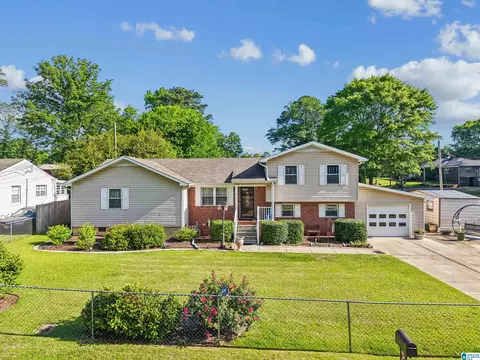 410 Willow Dr, Hueytown, AL 35023
