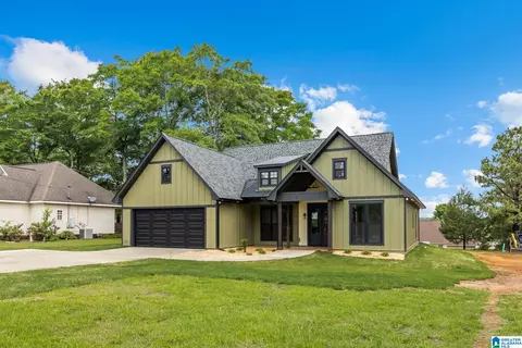 Exterior - 1604 4th Ave N, Clanton, AL 35045 photo 8 of 10