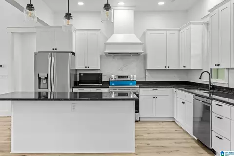 Kitchen - 1604 4th Ave N, Clanton, AL 35045 photo 2 of 2