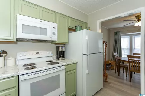 Kitchen - 1312 Applegate Dr, Alabaster, AL 35007 photo 3 of 5
