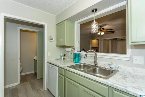 Kitchen - 1312 Applegate Dr, Alabaster, AL 35007 photo 1 of 5