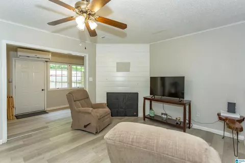 Living - 1312 Applegate Dr, Alabaster, AL 35007 photo 1 of 2