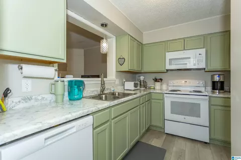 Kitchen - 1312 Applegate Dr, Alabaster, AL 35007 photo 5 of 5