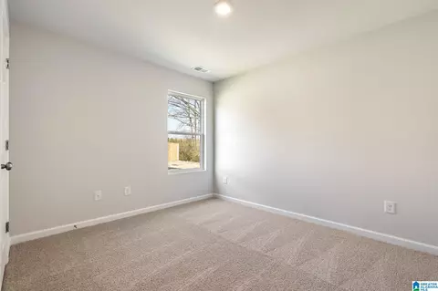 Bedroom - 945 Stagecoach Rd, Jemison, AL 35085 photo 6 of 7