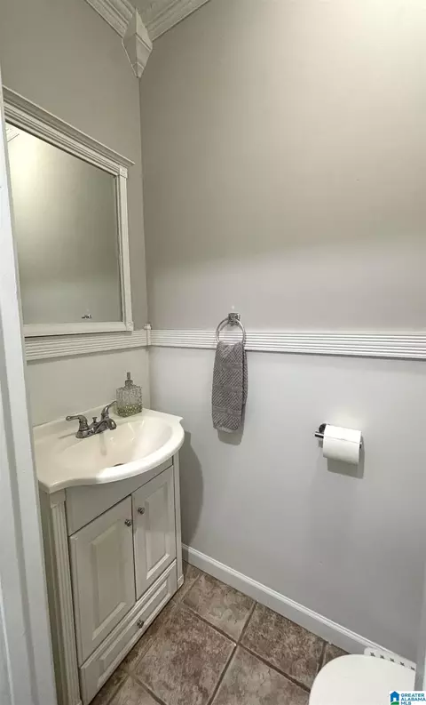 Bath - 605 E 20th St, Jasper, AL 35501 photo 2 of 6