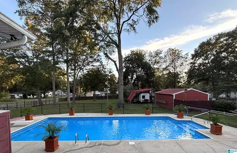 Exterior - 605 E 20th St, Jasper, AL 35501 photo 5 of 13