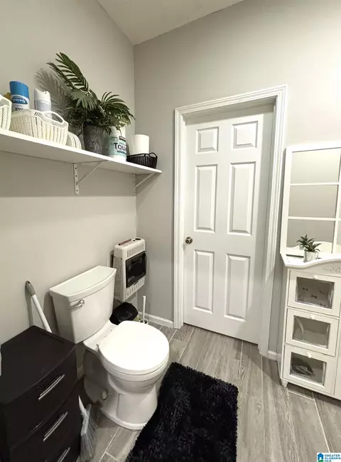 Bath - 605 E 20th St, Jasper, AL 35501 photo 4 of 6