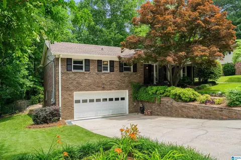 2221 Myrtlewood Dr, Hoover, AL 35216