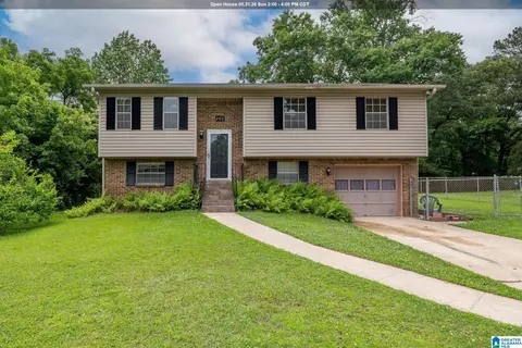 202 Gardenview Ln, Gardendale, AL 35071