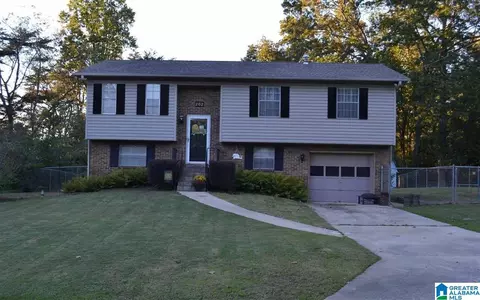 202 Gardenview Ln, Gardendale, AL 35071