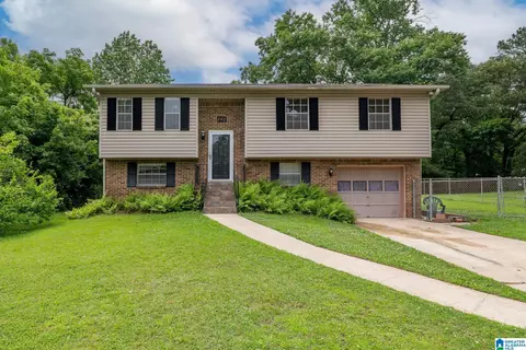 202 Gardenview Ln, Gardendale, AL 35071