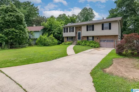 202 Gardenview Ln, Gardendale, AL 35071