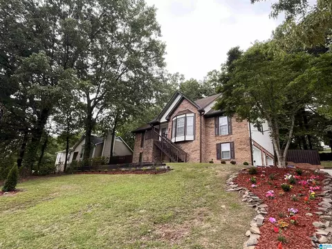 1482 Secretariat Dr, Helena, AL 35080