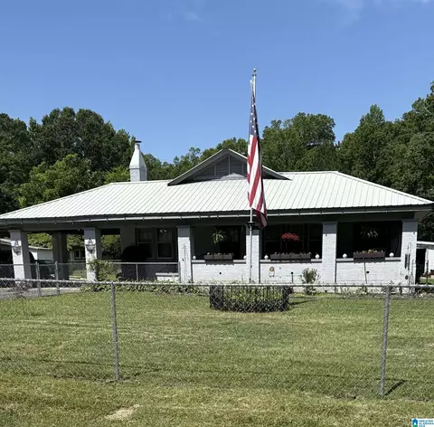365 N River St, Centre, AL 35960
