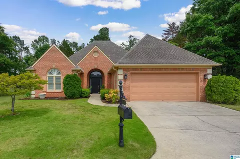 202 Crest Lake Dr, Hoover, AL 35244