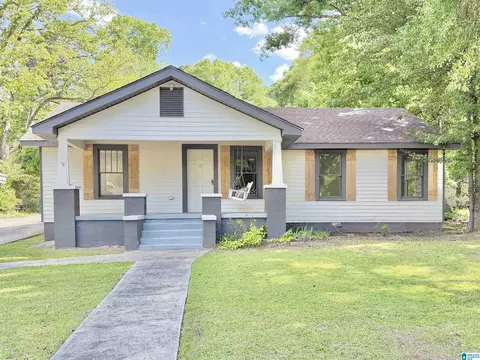 121 W Crest Rd, Bessemer, AL 35023