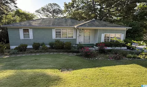 233 Iris Dr, Gardendale, AL 35071