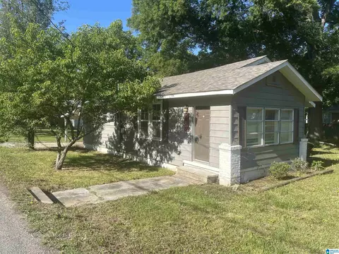 106 E Crest Rd, Hueytown, AL 35023