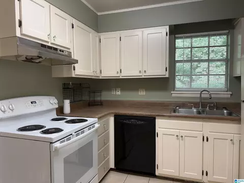 2100 Montreat Dr #D, Vestavia Hills, AL 35216