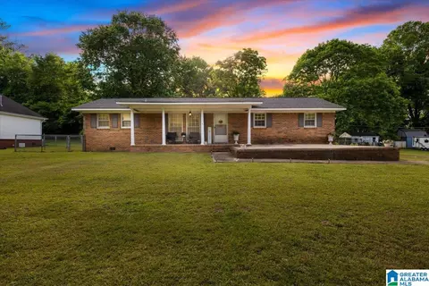 613 7th St NE, Arab, AL 35016