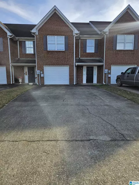 2056 Queens Ct, Moody, AL 35004