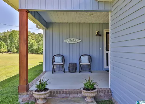 300 Cherokee Trl, Rainbow City, AL 35906