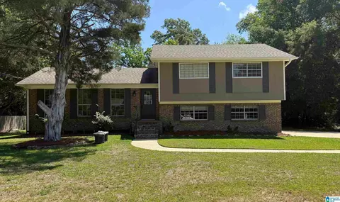 621 Creekview Dr, Pelham, AL 35124