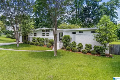 2213 Brookdale Ln, Vestavia Hills, AL 35216