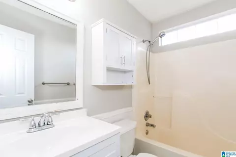 Bath - 232 Warwick Ln, Alabaster, AL 35007 photo 2 of 3
